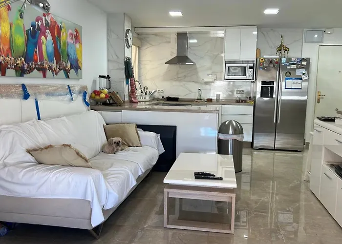 Precioso Dormitorio En El Centro De Torremolinos